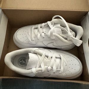 Little kid Air Force Ones size 9c band new never worn.